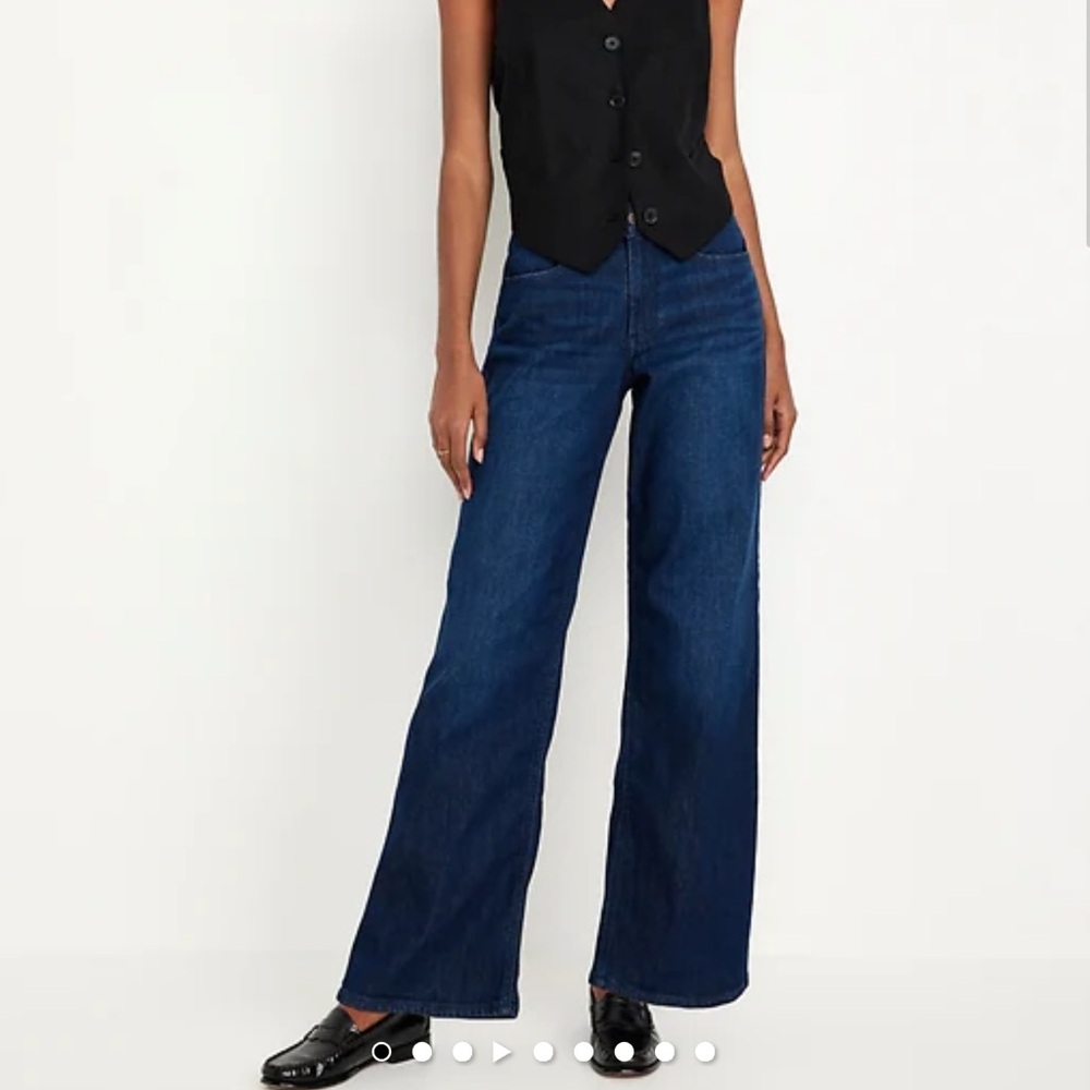 Old Navy High-Waisted Wow Wide-Leg Jeans
Sz 6
Dark blue
Excellent condition!